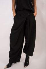 Pantalone bottone asimmetrico